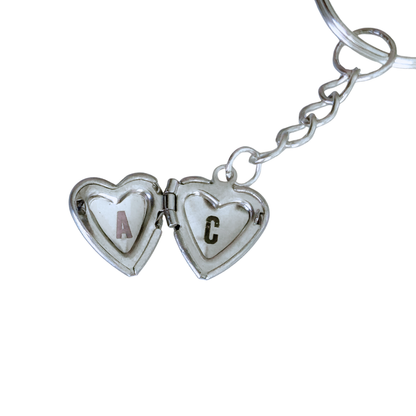 Llavero relicario iniciales