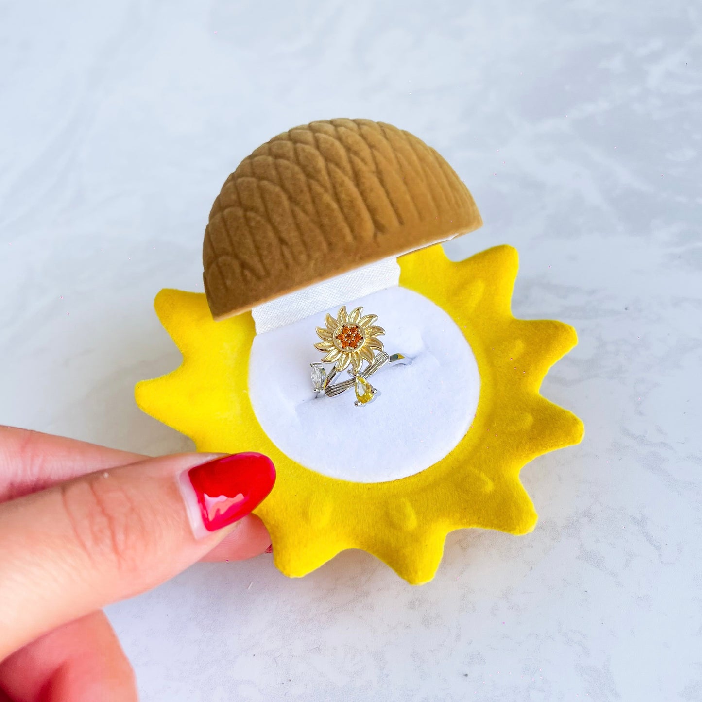 Anillo girasol con caja